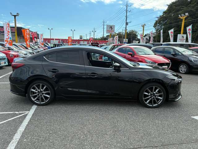 お待たせしました。大人気車入荷いたしました。スタッフの厳選車両！1度ご覧になって下さい！