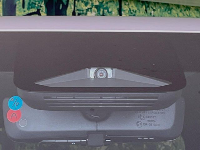 【トヨタセーフティセンス】走行中に前方の車両等を認識し、衝突しそうな時は警報とブレーキで衝突回避と被害軽減をアシスト。より安全にドライブをお楽しみいただけます。