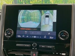【パノラミックビューモニター】専用のカメラにより、上から見下ろしたような視点で360度クルマの周囲を確認することができます☆死角部分も確認しやすく、狭い場所での切り返しや駐車もスムーズに行えます。