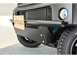 【SCフロントバンパーガード/ストレート】ボディを守ってくれるバンパーガードです。力強い4駆らしさも！またモノコックボディ左右を繋げる事により剛性upにも。猪狩りタイプやウインチ搭載、スペアタイヤ搭載