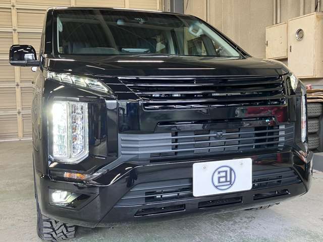 フロントスキッドプレートもブラックアウトされております！