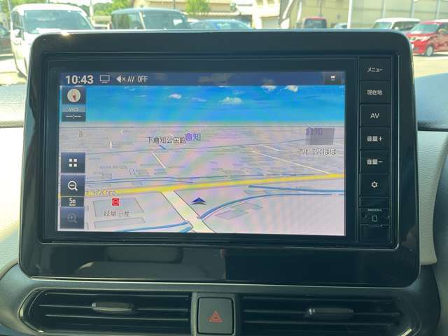 日産純正9インチメモリーナビ（MM223D-L）装備。スマートフォンによる部分地図更新、Bluetooth接続での音楽視聴、快適な画面操作と高音質なオーディオ再生。
