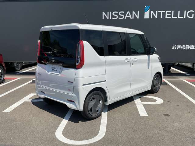 納車前に入念な点検整備をさせていただきます。もちろん全車走行距離無制限のワイド保証付きですので安心してお乗りいただけます。