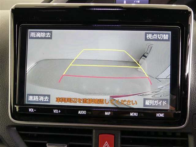 バックガイドモニター付き。車両後方の映像をナビ画面に表示し、駐車などの後退操作をサポートします。