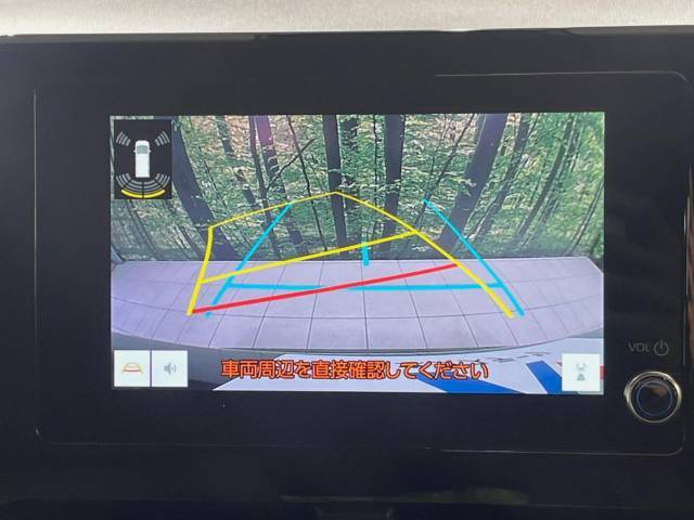 【バックカメラ】駐車時に後方がリアルタイム映像で確認できます。大型商業施設や立体駐車場での駐車時や、夜間のバック時に大活躍！運転スキルに関わらず、今や必須となった装備のひとつです！