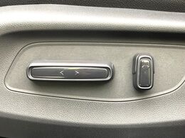 【パワーシート】スイッチ一つで簡単にシートの微調整が可能！電動だから力もいりません！快適なシートポジションにセットして、快適なドライブをお楽しみください。