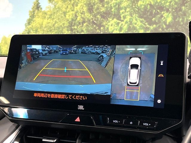【パノラミックビューモニター】専用のカメラにより、上から見下ろしたような視点で360度クルマの周囲を確認することができます☆死角部分も確認しやすく、狭い場所での切り返しや駐車もスムーズに行えます。
