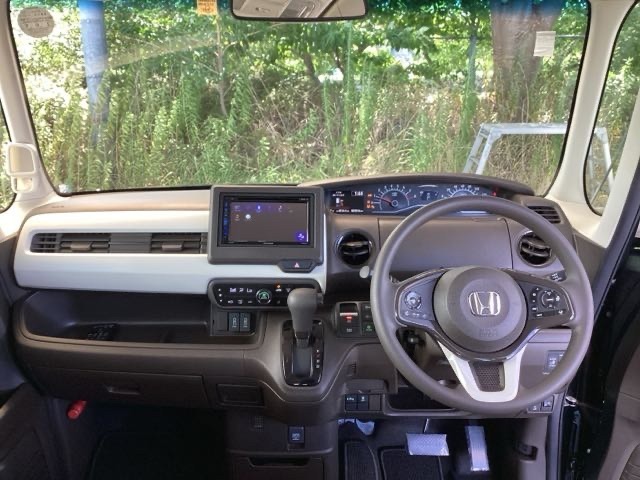 フロントガラスが大きく、ワイドな視界で運転もしやすくなるように、設計されています。