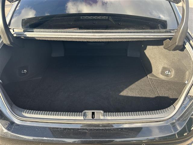 荷台スペース【内装エクステリア】店舗にて現車の確認も頂けますので、お電話で在庫のご確認の上是非ご来店くださいませ！！！【跳ね上げ式/埋め込み式】でスペース確保ができますね！！