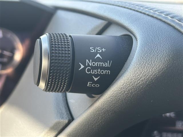 【ドライブモード】例えば、コンフォートな乗り心地や、スポーティなドライビング等、走行シーンやご状況に合わせて、好きな時に走行モードを切り換えられます！ ※車種によってモードが異なります。