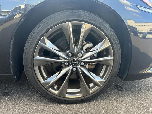 【タイヤ・ホイール】足回りもかっこよく決まってます！社外のアルミやスタッドレスタイヤも取り扱いございます！！ドレスアップもカスタマイズもお任せください！！