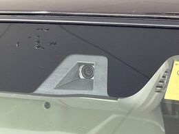 【スズキ　セーフティサポート】走行中に前方の車両等を認識し、衝突しそうな時は警報とブレーキで衝突回避と被害軽減をアシスト。より安全にドライブをお楽しみいただけます。