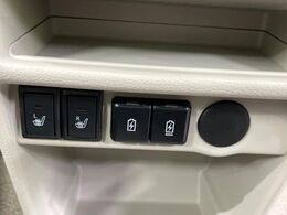 【シートヒーター】寒い日に重宝するシートヒーター！エアコンより早く温まってくれるので寒がりの人も安心ですね♪エアコンの温風は乾燥するから苦手、という方にもをおすすめです。