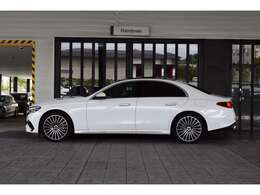 シュテルン近鉄グループは箕面と奈良学園前に店舗を構えております。系列店舗に気になるお車がある場合はお問い合わせくださいませ。