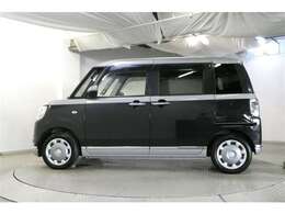 両側パワースライドドア付きだから、狭い駐車スペースなどでの 乗り降りラクラク！小さなお子さまのいるご家庭には嬉しい装備。