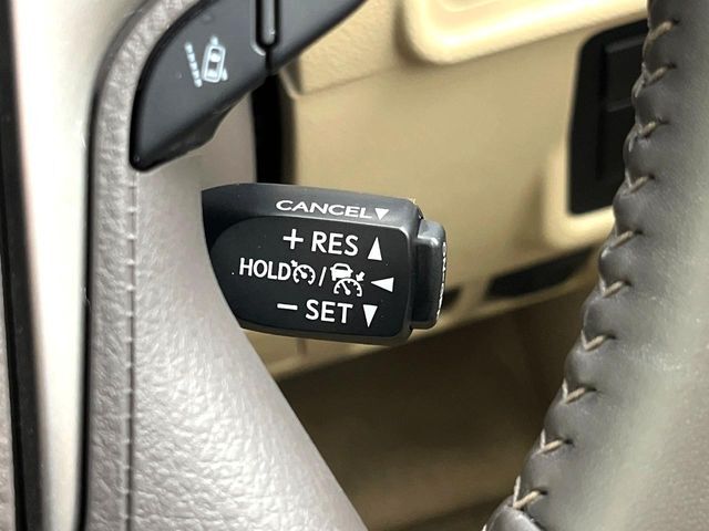 【レーダークルーズコントロール】高速道路での長距離走行が楽に！！自動で速度を保つクルーズコントロールが、衝突軽減システムと連携し、前方の車両を感知して車間を保つように速度調節してくれます！！