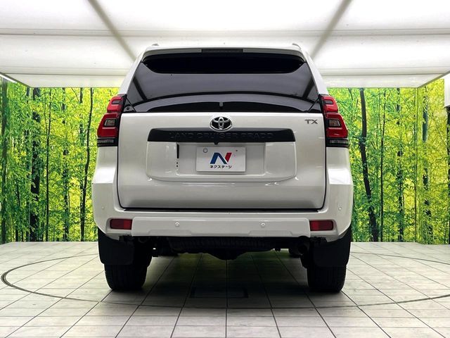 安心の最長10年・走行無制限保証（有償）をご用意。保証内容も充実はもちろん、無料点検＆オイル交換や、年中無休の全国・24時間ロードサービスも付帯されておりますのでご安心下さい。