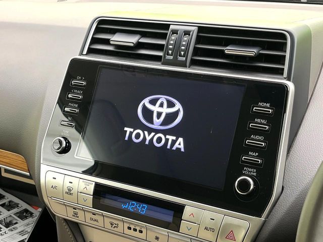 【メーカー純正ナビ】インテリアに溶け込むスタイリッシュな「専用設計」メーカーナビを装備♪視認性や操作性など基本性能にも優れ、より上質なカーライフをお楽しみいただけます。