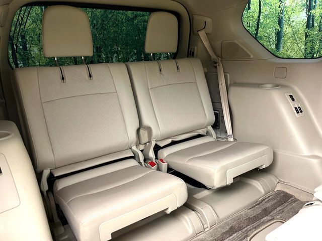 3列目シートはもちろん状態良好☆大人でもゆったりと座って頂けますので、大人数でのお出かけもラクラクです♪ご家族で、気の知れた仲間で、ドライブに行くのが楽しみですね♪