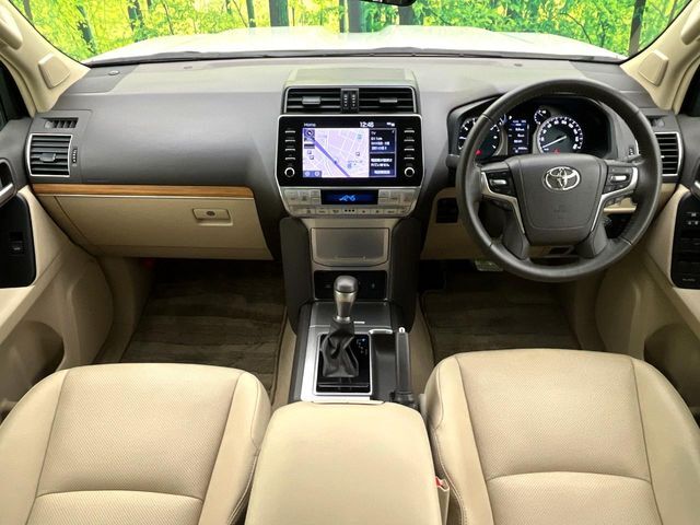 グループ総在庫数約30，000台！！全国の系列店からメーカー・車種問わずご紹介出来るので、あなたにピッタリのお車が見つかるはずです♪まずはお問い合わせ下さい☆