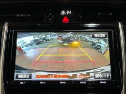【バックカメラ】駐車時に後方がリアルタイム映像で確認できます。大型商業施設や立体駐車場での駐車時や、夜間のバック時に大活躍！運転スキルに関わらず、今や必須となった装備のひとつです！