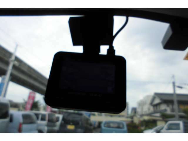 Bプラン画像：日本製です。安心運転にドライブレコーダーを格安にお取付します。