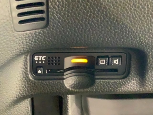いまや快適なカーライフに欠かせないETCが付いています。