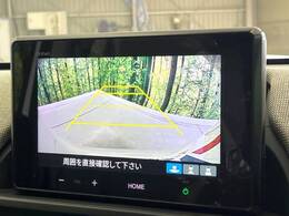 【バックカメラ】駐車時に後方がリアルタイム映像で確認できます。大型商業施設や立体駐車場での駐車時や、夜間のバック時に大活躍！運転スキルに関わらず、今や必須となった装備のひとつです！
