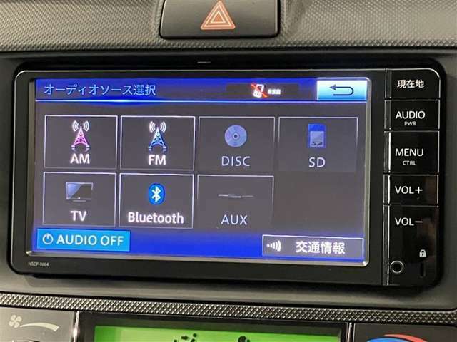 Bluetooth接続可能ですので、お持ちのスマホの音楽をナビで聴くこともできます♪（ご使用の端末によっては接続できないものもあるかもしれませんのでご了承ください）