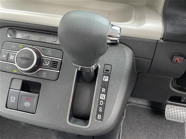 【シフトレバー】シフトも操作しやすく快適なドライブを楽しんでいただけます！