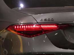 先進装備レーダーセーフティーパッケージ（ブラインドスポットアシスト・ディストロニックプラス・レーンキーピングアシスト）＆パノラマミックスライディングルーフ＆