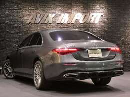 専門店ならではの1台！！　人気のセレナイトグレー！！　安心の右ハンドル＆正規ディーラー車！！　取説・記録簿付　事故歴ありません　内外装共にとても綺麗で高級感漂う