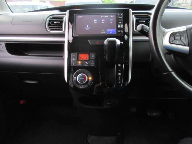 ご納車後も安心なプレミアム保証をご提案いたします。ナビや電装品、エアコンなども含めた600項目の充実した保証内容と安心のロードサービス付帯でサポートいたします。詳細はお尋ねください。