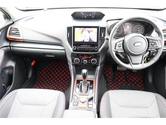 前席全体　目線も高く広い視界で安心して運転することができますね！