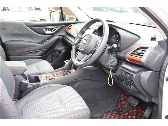 たくさんの雑誌や新聞、自動販売機もありますのでお待ち頂く間にご利用ください！