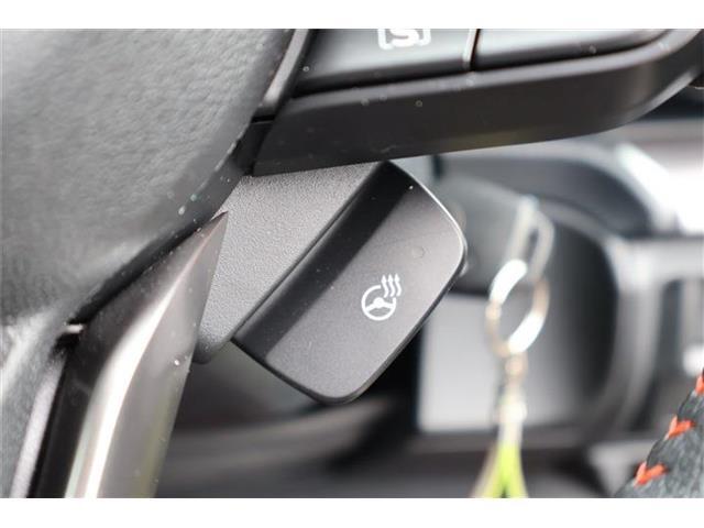 ステアリングヒーター付きです。