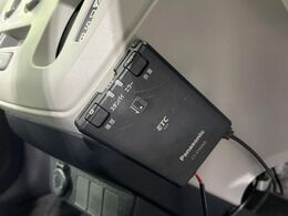 【ETC】高速道路の料金所をストレスなく通過！話題のスポットやサービスエリアに多い「スマートIC」利用時は必須のアイテムです。当店でセットアップを実施、ご納車当日からすぐにご利用いただけます！