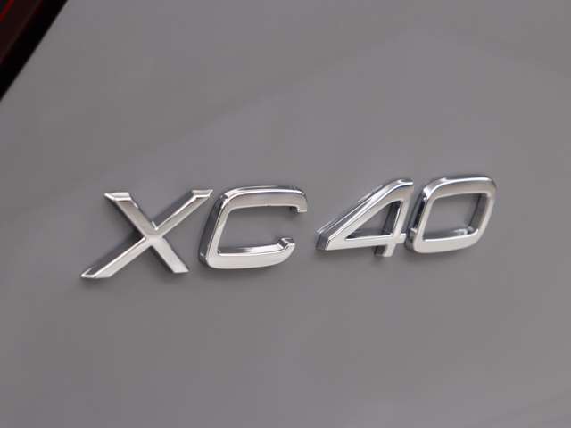 XC40エンブレム