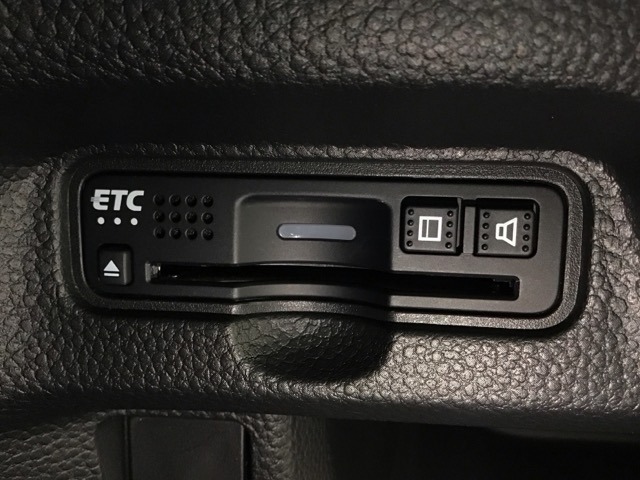 ETC付きで高速道路をノンストップ・キャッシュレスで利用出来ます！スマートインターの出入りも利用可能でとても便利です！