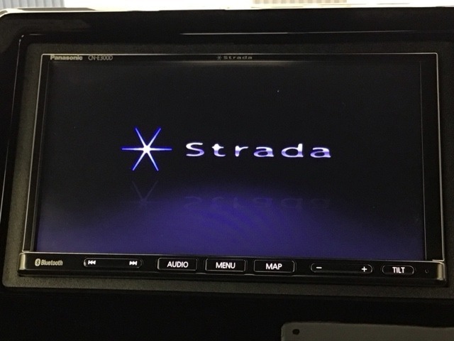 社外メモリーナビ付きです！CD再生、フルセグTV視聴、Bluetooth接続可能です！