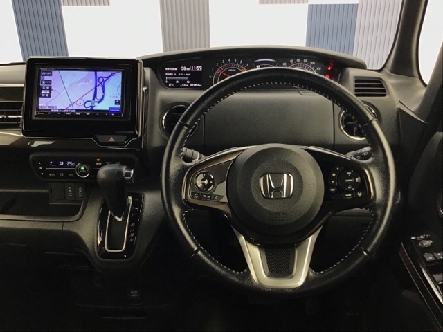 運転しやすいインパネ周りです！見やすいレイアウトで快適なドライブをサポートします！