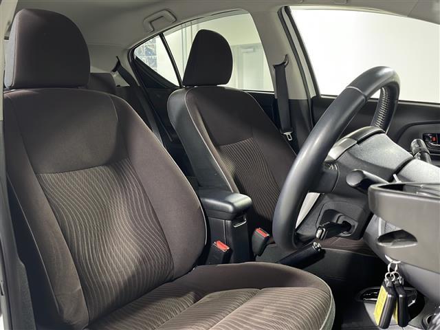 【運転席】座り心地が良いシートなので長時間の運転でも快適にお過ごしいただけます。新品のフロアマットのご注文も可能です。掲載箇所以外にご希望の写真がございましたらお気軽にお問い合わせ下さい。