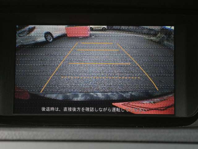 純正ナビ搭載ですので道に迷うことなく楽しくドライブ！バックカメラも装備しており駐車もラクラクです★