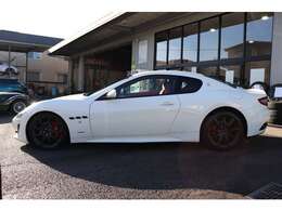 保証が切れた後も当社でご購入されたお客様（車両）は整備代金（工賃）が永久に10％OFFになり維持費の軽減にもなります。