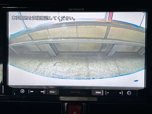 【バックモニター】後ろのカメラの映像をモニターに映し出すことができます！後方の見えない死角や、障害物との距離感をしっかり確認することができます！駐車が苦手な方におすすめです。
