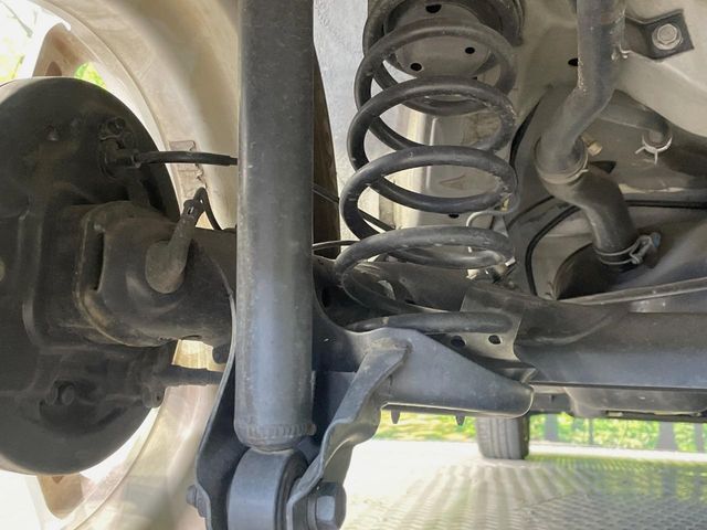 お車を安心してお乗りいただく為には、足回りの定期点検が欠かせません。サービスサポート（有償保証）では無料点検もご提供しており、安心のカーライフをお過ごしいただけるサポート体制が整っています。