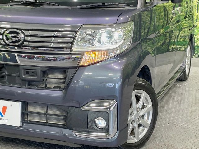 【LEDヘッドライト】悪天候や夜間走行時も良好な視界を確保し安心して運転できる高輝度LEDヘッドライトを装備！点灯速度が早く、消費電力も抑えられています。
