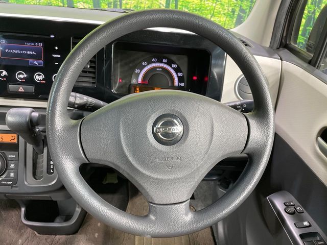 インテリアに合わせたデザインのステアリングは、運転される方のことも考え、運転しやすい形状、大きさです。是非一度、実際に触ってお確かめください。