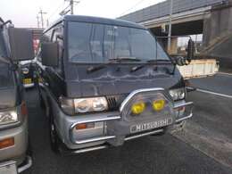 黒！軽油！ディーゼル！ターボ！4WD！5MT！8人乗り！3列シート！