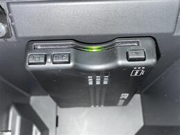 【ETC】有料道路を利用する際に料金所で停止することなく通過できる、ETC車載器（ノンストップ自動料金収受システム機器）が装備されています。セットアップを行うことで利用可能になります。